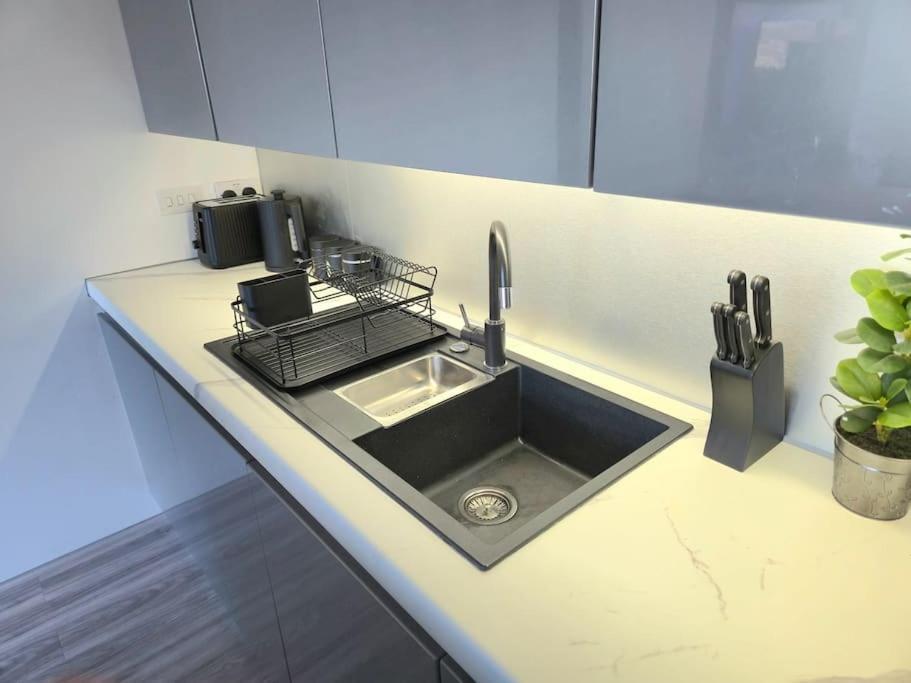 Modern Duplex Penthouse Panoramic Views & Parking Apartment Bradford  Bagian luar foto