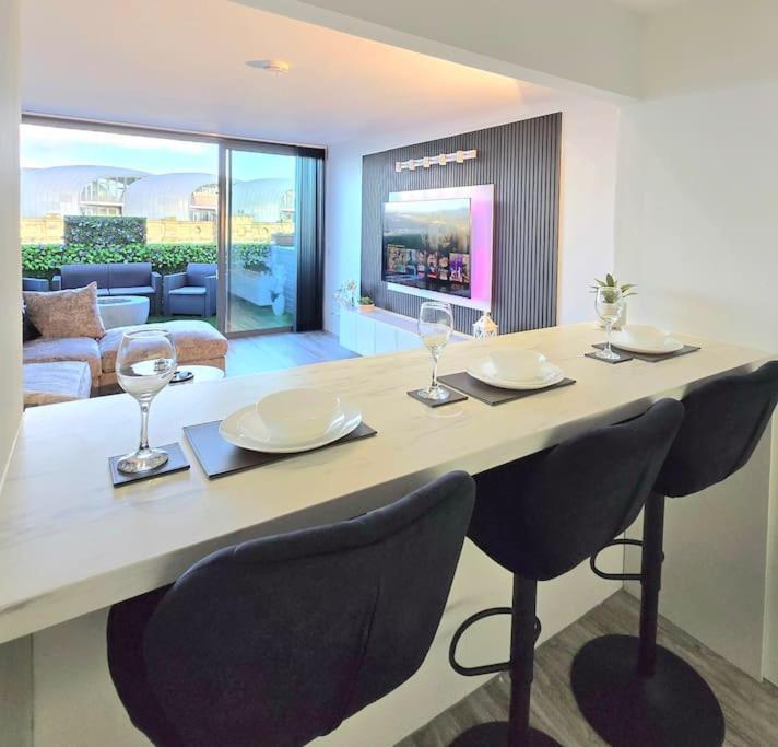 Modern Duplex Penthouse Panoramic Views & Parking Apartment Bradford  Bagian luar foto