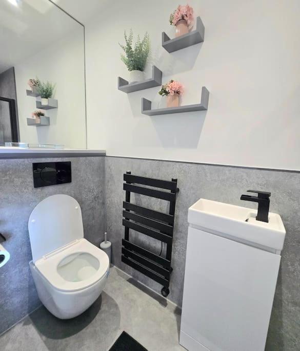 Modern Duplex Penthouse Panoramic Views & Parking Apartment Bradford  Bagian luar foto