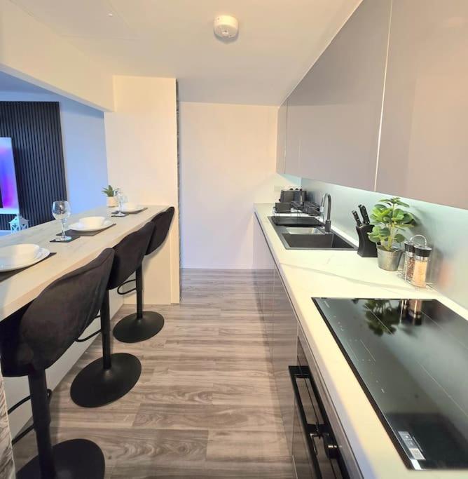 Modern Duplex Penthouse Panoramic Views & Parking Apartment Bradford  Bagian luar foto