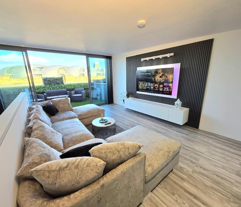 Modern Duplex Penthouse Panoramic Views & Parking Apartment Bradford  Bagian luar foto