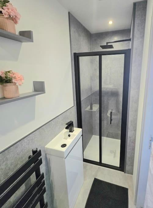 Modern Duplex Penthouse Panoramic Views & Parking Apartment Bradford  Bagian luar foto